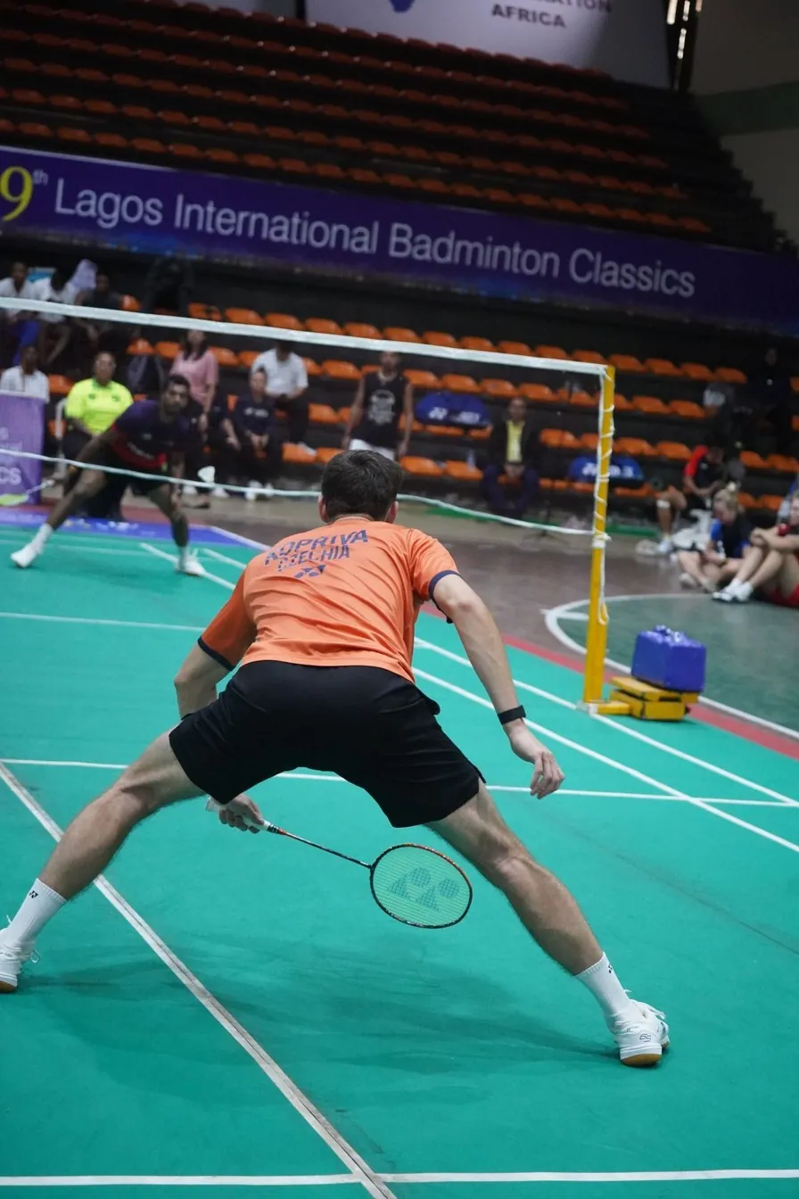 Spieler am Netz während eines Spiels bei den Lagos International Badminton Classics 2026